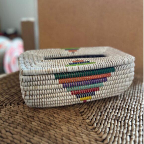 Boîtes de Mouchoirs Layou : Élégance et Fonctionnalité - Picture 3 of 4